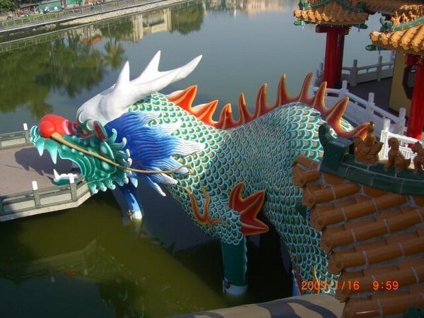 蓮池潭龍虎塔